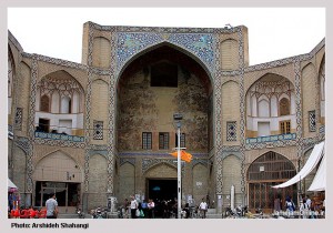 بازار قیصریه برسر راه عبور کاروانهایی که از چهار سوی فلات ایران به تختگاه اصفهان می امدند